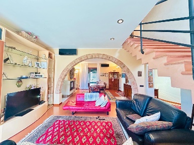 Foto Villa unifamiliare a San Miniato La Scala, Calenzano di 320 m²