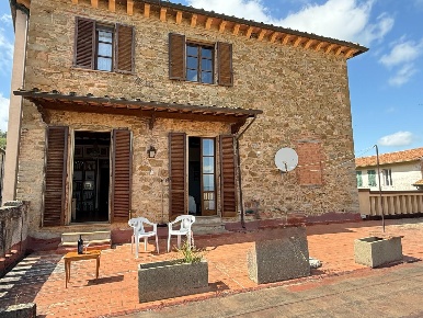 Foto Appartamento a Chianni Centro di 155 m² con 6 locali in vendita