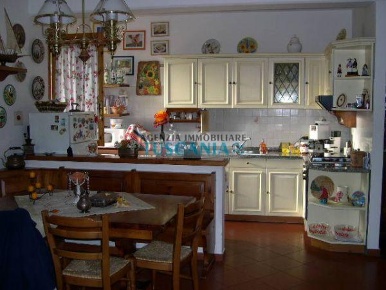 Foto Villa bifamiliare a Casale Marittimo di 200 m² con 9 locali in vendita