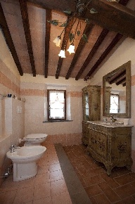 Foto Casa indipendente a Chianni di 300 m² con 10 locali in vendita