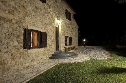Foto Casa indipendente a Chianni di 300 m² con 10 locali in vendita