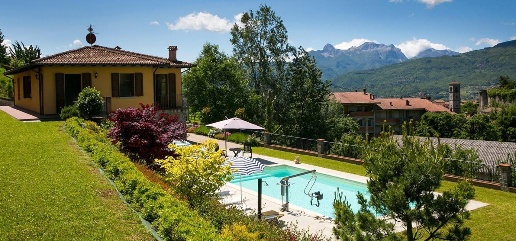 Foto Casa indipendente a Castiglione di Garfagnana Centro di 240 m²