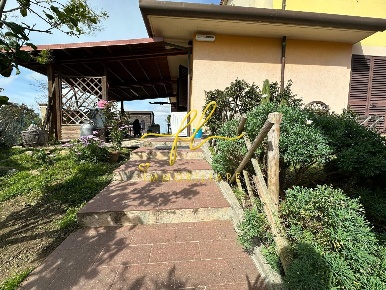 Foto Villa a schiera a Santa Luce di 120 m² con 6 locali in vendita