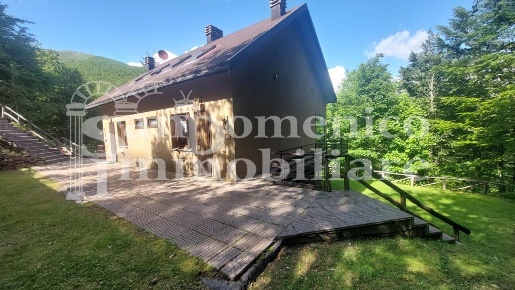 Foto Villa bifamiliare a Castiglione di Garfagnana Casone di 72 m²