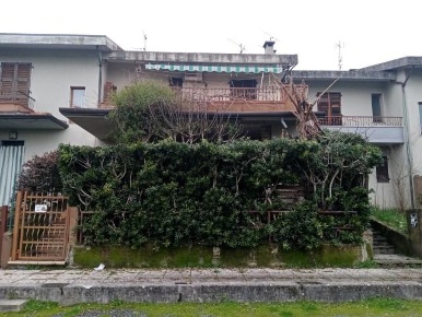 Foto Villa a schiera a Tresana Barbarasco di 160 m² con 10 locali