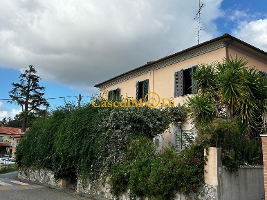 Foto Villa unifamiliare a Santa Luce Centro di 240 m² con 6 locali