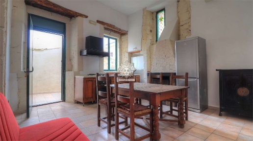 Foto Appartamento in Via Mirabella, Siracusa Ortigia di 108 m² con 4 locali