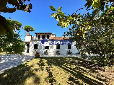Foto Villa unifamiliare a Massa Ronchi - Poveromo di 200 m² con 8 locali