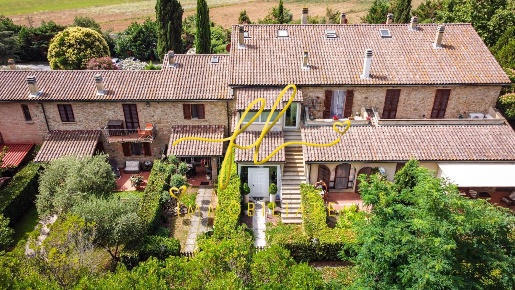 Foto Villa a schiera a Riparbella di 245 m² con 10 locali in vendita