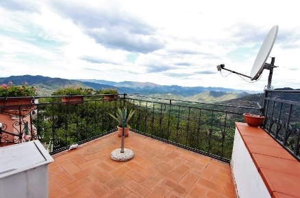 Foto Appartamento a Calice al Cornoviglio di 111 m² con 5 locali in vendita
