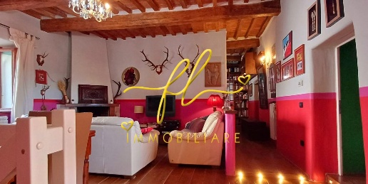 Foto Appartamento a Riparbella di 127 m² con 5 locali in vendita