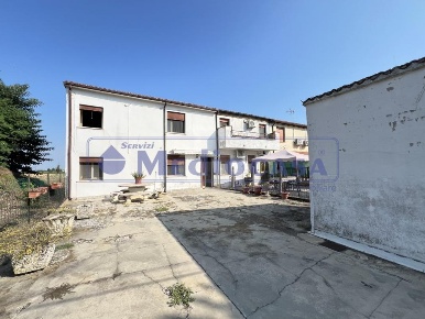 Foto Villa a schiera in via arginello, Crespino di 148 m² con 5 locali