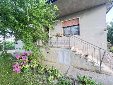 Foto Villa unifamiliare in Via Risorgimento, Rovigo di 170 m² con 11 locali