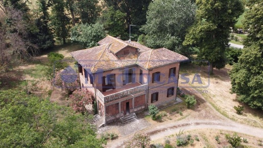 Foto Villa unifamiliare in via 43 martiri, Villamarzana di 330 m²
