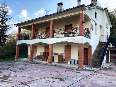 Foto Villa bifamiliare in Via della Boccina, Pietralunga di 315 m²