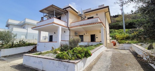 Foto Villa a schiera in Contrada Priscopio, Zambrone di 100 m² con 3 locali