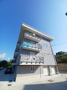 Foto Appartamento in VIA LEOPARDI, Roccafluvione di 130 m² con 6 locali