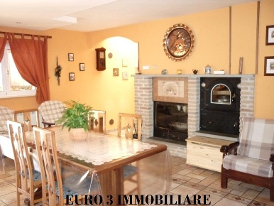 Foto Appartamento a Roccafluvione di 220 m² con 6 locali in vendita