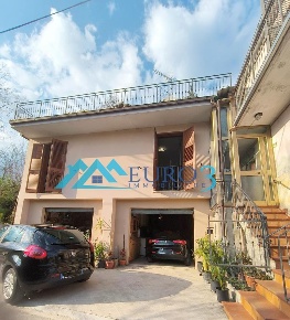 Foto Appartamento a Roccafluvione di 150 m² con 5 locali in vendita