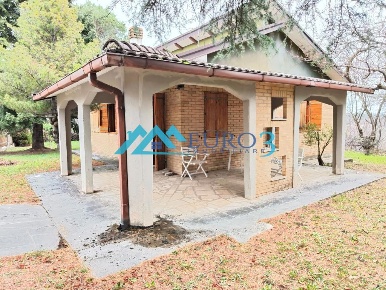 Foto Villa a schiera a Montefortino di 80 m² con 4 locali in vendita