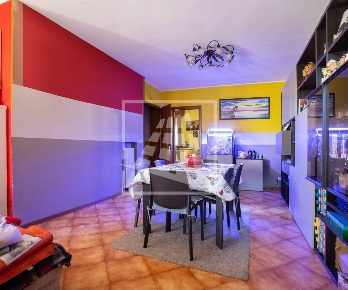 Foto Villa a schiera a Bagnolo in Piano Centro di 225 m² con 6 locali