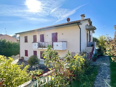 Foto Villa unifamiliare in Via della Fonte, Guardistallo di 286 m²