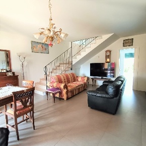 Foto Villa bifamiliare a Gavello Centro di 182 m² con 10 locali in vendita