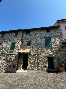 Foto Appartamento a Terenzo di 150 m² con 7 locali in vendita