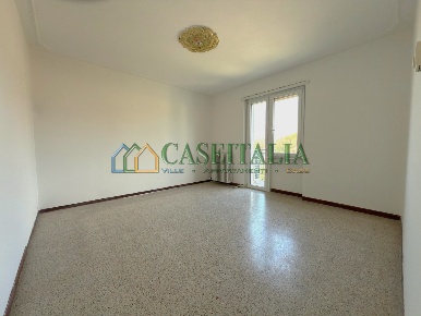 Foto Appartamento a Cascinette d'Ivrea di 100 m² con 5 locali in vendita