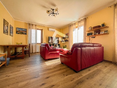 Foto Appartamento a Montecarotto di 269 m² con 4 locali in vendita