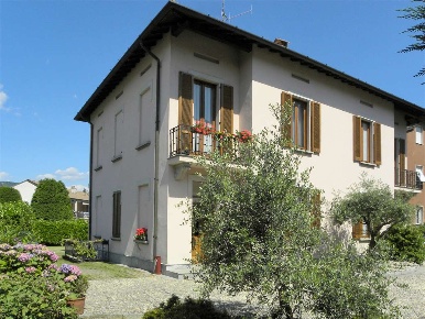 Foto Villa unifamiliare a Como di 350 m² con 6 locali in vendita