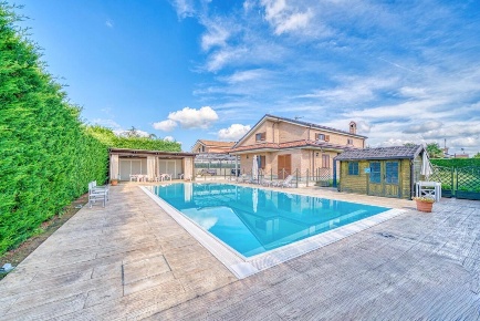 Foto Villa unifamiliare in Viale Paradiso, Rivarossa di 300 m² in vendita