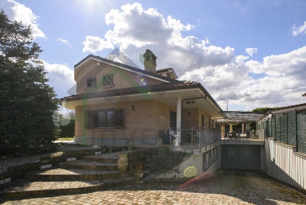 Foto Villa unifamiliare in Viale Paradiso, Rivarossa di 300 m² in vendita