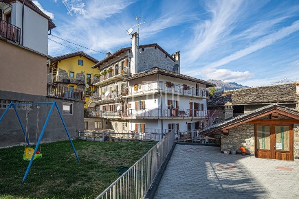 Foto Appartamento in Frazione Fiou, Gignod Fiou di 153 m² con 5 locali