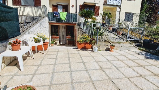 Foto Villa a schiera in Via Poggio Fiorito 8, Guardea Centro di 130 m²