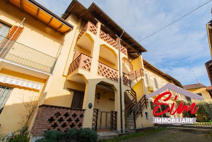 Foto Appartamento in Via Velini sn, Briona Centro di 115 m² con 4 locali