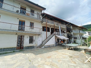 Foto Villa bifamiliare in STRADA VALLOSSERA 97, Rocca Canavese di 270 m²