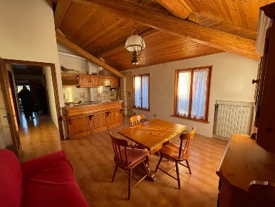 Foto Appartamento a Terenzo di 85 m² con 5 locali in vendita