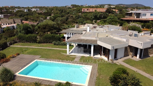 Foto Villa bifamiliare a Stintino di 250 m² con 9 locali in vendita