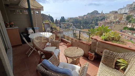Foto Appartamento in Via Fontana Vecchia 26, Taormina Centro di 70 m²