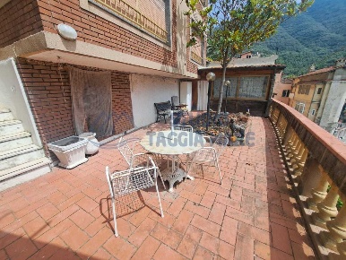 Foto Appartamento in Via Fontana, Badalucco Centro di 100 m² con 5 locali