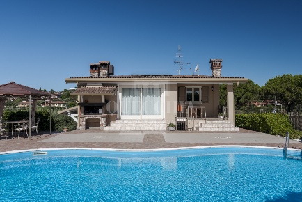 Foto Villa unifamiliare in Via Panoramica 3, Soiano del Lago di 330 m²