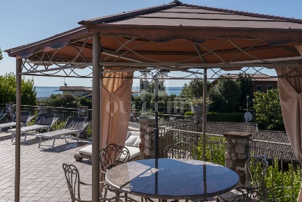 Foto Villa unifamiliare in Via Panoramica 3, Soiano del Lago di 330 m²