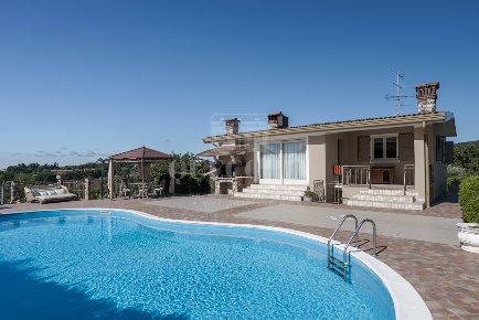 Foto Villa unifamiliare in Via Panoramica 3, Soiano del Lago di 330 m²