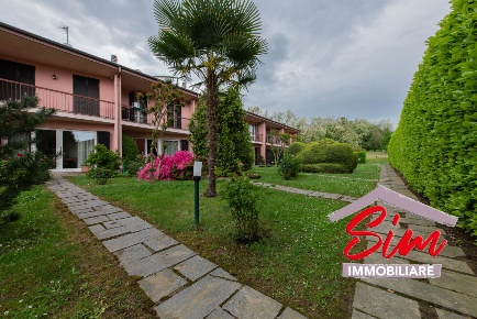 Foto Villa a schiera in Via Giuppini sn, Sizzano di 149 m² con 6 locali
