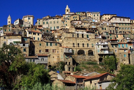 Foto Appartamento in Via Roma, Ceriana di 95 m² con 5 locali in vendita