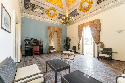 Foto Villa singola in Via Giuseppe Garibaldi 68, Nicolosi di 324 m²