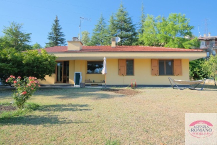 Foto Villa unifamiliare a Sassello Centro di 200 m² con 10 locali