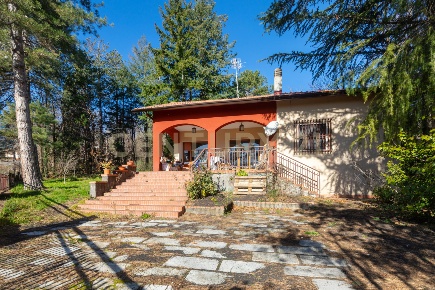 Foto Villa unifamiliare in Via della Regione 70, Pedara Centro di 134 m²