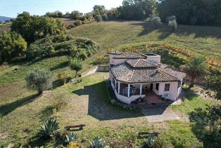 Foto Villa unifamiliare in Vocabolo Colle 20, Alviano di 195 m² in vendita